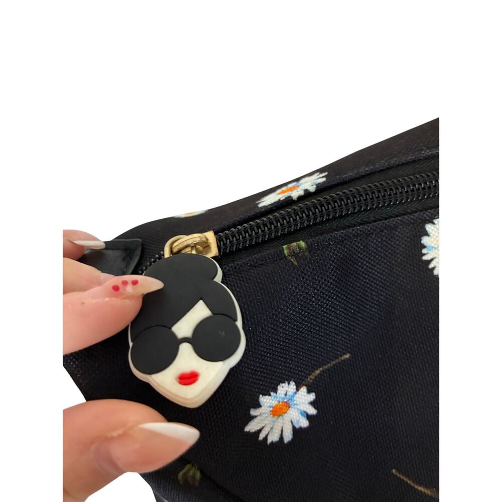 Alice + Olivia Daisy Print Duffel Bag Weekender Bag Traveling Loungewear Novelty - Picture 5 of 8